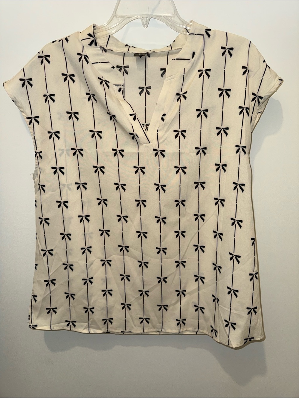 SHEIN Cream Short-Sleeve V-Neck Blouse with Black Bow Stripe Print